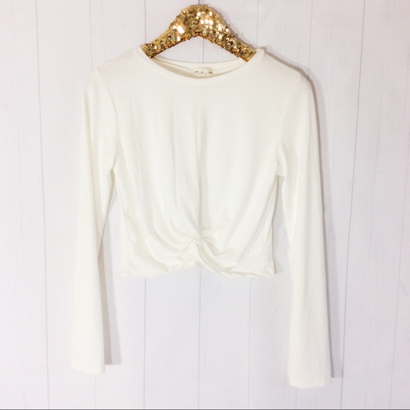 gaze Tops - ⭐️KNOT FRONT CROP TOP⭐️